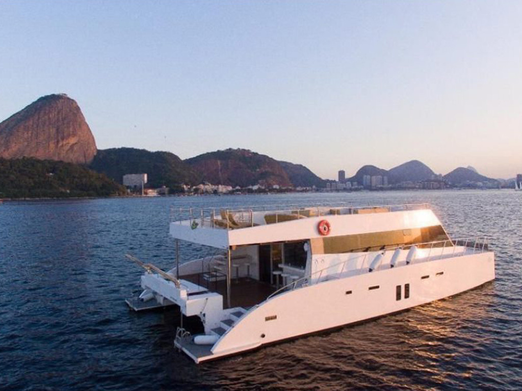 fiestacatamaran1